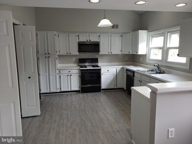 111 Charleston Ln, Frederick, MD 21702 - photo 3