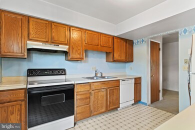 1145 Pheasant Dr N, Carlisle, PA 17013 - photo 4