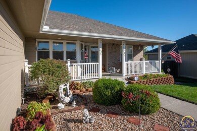 3324 SW 47th Ct, Topeka, KS 66610 - photo 2