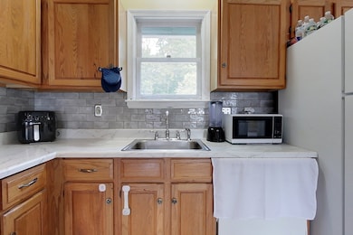 35 Cedar St unit 4, Gardner, MA 01440 - photo 3