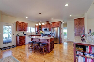 32-930 Buck Point Street-32