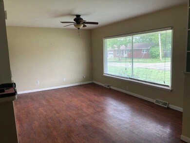 1003 W Saint Louis Ave, Effingham, IL 62401 - photo 3