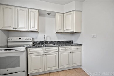 627 S Blanchard St unit B2, Wheaton, IL 60187 - photo 3