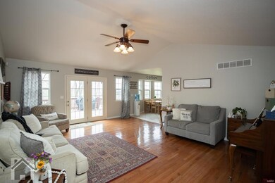 21705 Twain Dr, Devils Elbow, MO 65457 - photo 3