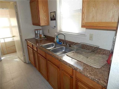 1717 Lomaland Dr unit 2, El Paso, TX 79935 - photo 5