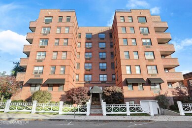 25 W Elm St unit 14, Greenwich, CT 06830 - photo 2