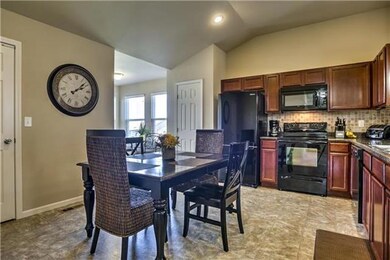 620 E Apache St, Gardner, KS 66030 - photo 7