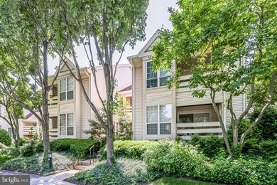 4555 Interlachen Ct unit I, Alexandria, VA 22312 - photo 2