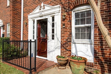 110 Cambridge Place Dr, Little Rock, AR 72227 - photo 2