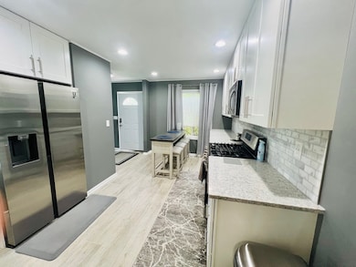 2S547 Continental Dr, Warrenville, IL 60555 - photo 7