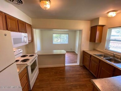 6531 Solandra Dr, Jacksonville, FL 32210 - photo 5