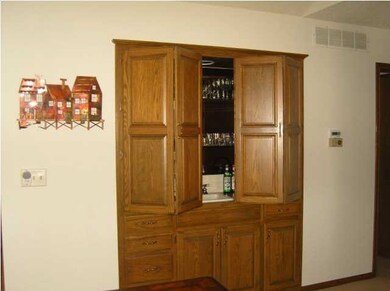 Walk up bar in the Lg. Living Room area. Great Ent