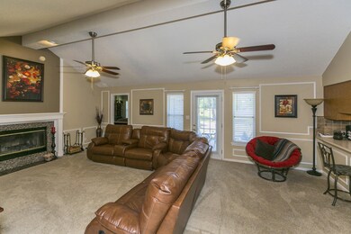 004_Family_Room[1]