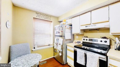 9266 Redbridge Ct, Laurel, MD 20723 - photo 5