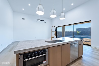 Trinity APX, 9033-16