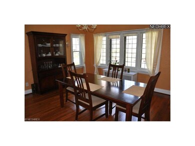 3412 Superior Park Dr, Cleveland Heights, OH 44118 - photo 4