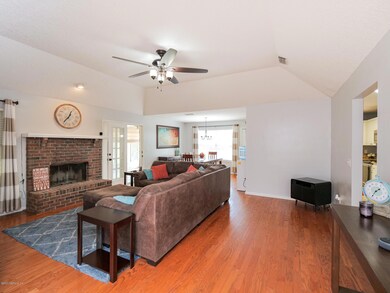 8630 Synhoff Dr, Jacksonville, FL 32216 - photo 5