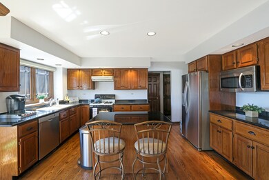 135 Christina Cir, Wheaton, IL 60189 - photo 5