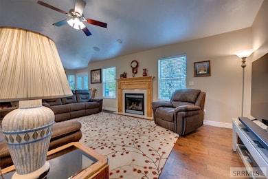 Great Room w/ Fireplace