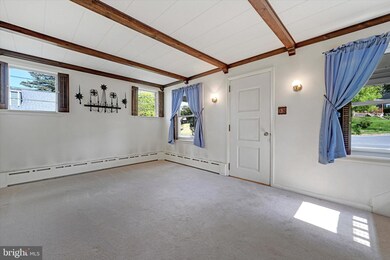 943 Upland Ave, Reading, PA 19607 - photo 3