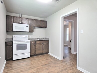 507 Houston St unit 4, Rosenberg, TX 77471 - photo 7