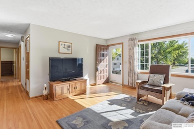 7734 Hascall St, Omaha, NE 68124 - photo 5