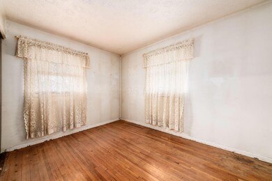 L_540_Clark_Ave005