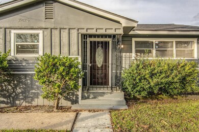 2825 E Crosstimbers St, Houston, TX 77093 - photo 4