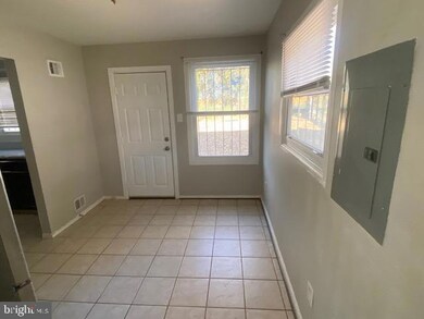 6704 Vermont Ct, Hyattsville, MD 20785 - photo 4