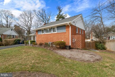 10917 Maple St, Fairfax, VA 22030 - photo 3