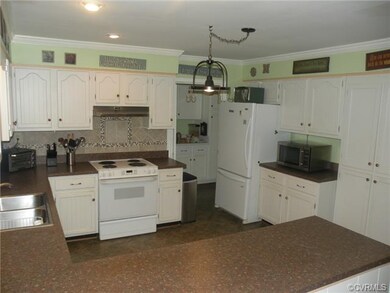 Refrigerator with bottom freezer will remain with 