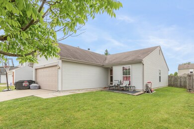 2674 Longleaf Dr, Greenwood, IN 46143 - photo 2