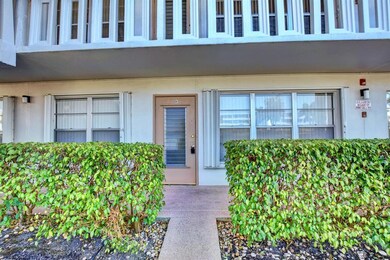 113 Greenbrier B unit 1130, West Palm Beach, FL 33417 - photo 2