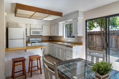005_SPACIOUS KITCHEN