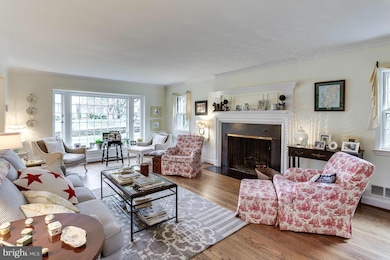 11101 Waycroft Way, Rockville, MD 20852 - photo 2