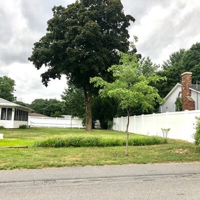 80 Rochdale St, Auburn, MA 01501 - photo 3