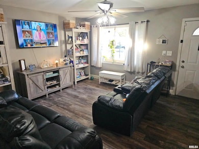 1612 Koch St, Pekin, IL 61554 - photo 2