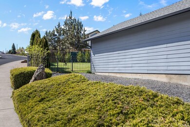 3720 SW Crest Ct, Redmond, OR 97756 - photo 2