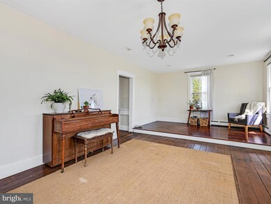 37 Locust St, Leola, PA 17540 - photo 4