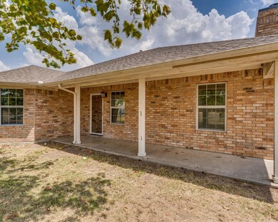 833 Isom Rd, Ennis, TX 75119 - photo 3