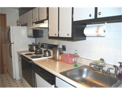 6 Hallmark Gardens unit 11, Burlington, MA 01803 - photo 4