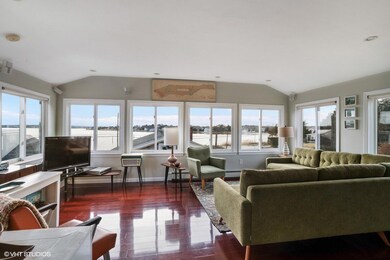02_7CapeCodLn_1_LivingRoom_MLSuse_1500x1