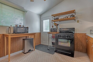 521 Apache Ave, Carpentersville, IL 60110 - photo 7