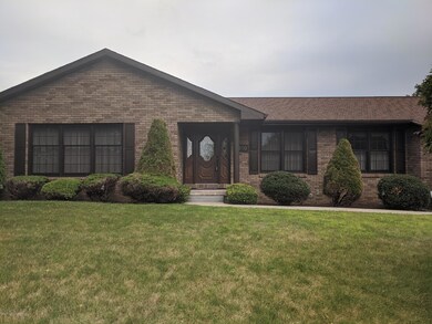 910 Apple Tree Rd, Moscow, PA 18444 - photo 2