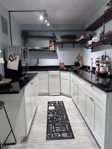 Country Club Manor unit 2F, Freeport, NY 11520 - photo 6