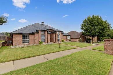 720 Evergreen Dr, Hurst, TX 76054 - photo 2