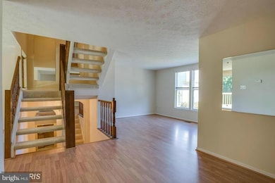 7482 Wounded Knee Rd, Lorton, VA 22079 - photo 6