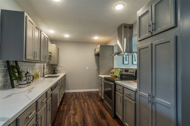 4219 Lucian Ln, Friendswood, TX 77546 - photo 6