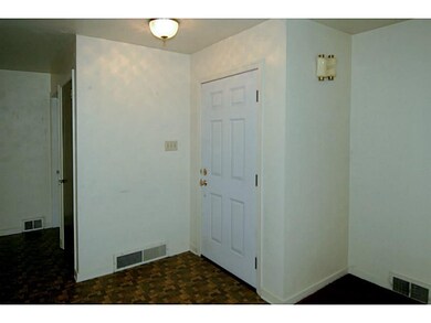 Entry/Foyer.