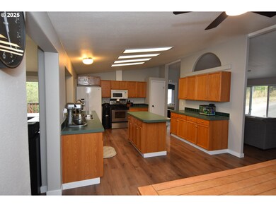 3651 Old Pacific Hwy S, Kelso, WA 98626 - photo 6